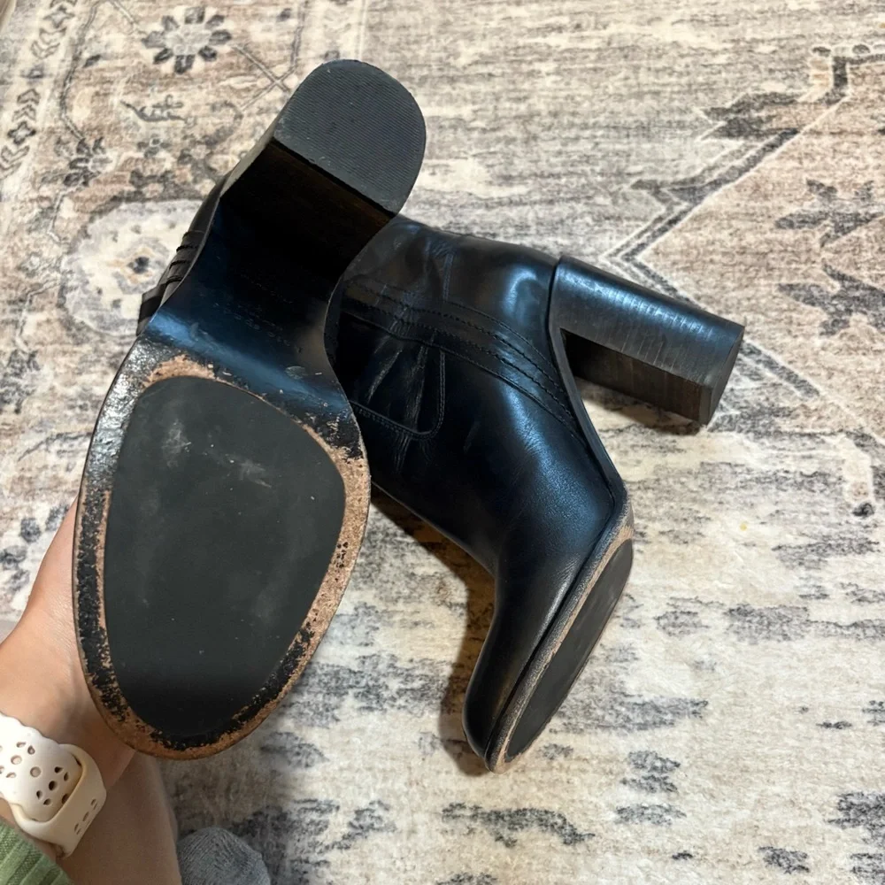 Kate spade baise black Leather heeled boots size 8